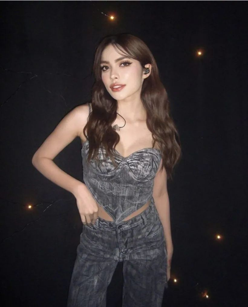 电子烟事件引发批评 Charlotte Austin道歉